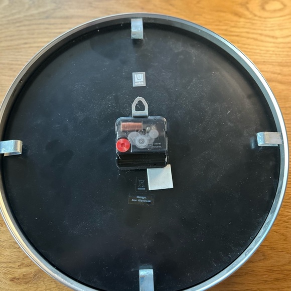 Umbra - Modern Madera Wall Clock - Picture 6 of 9